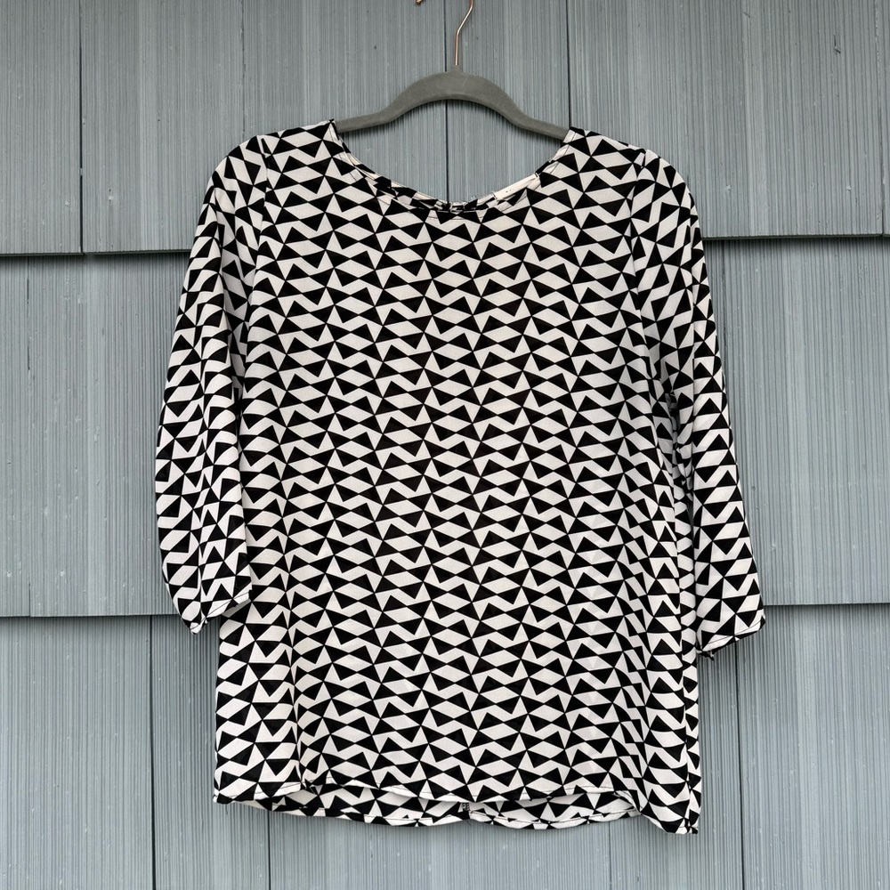 Everly‎ Black and White Geometric Print Blouse Women's Size Medium